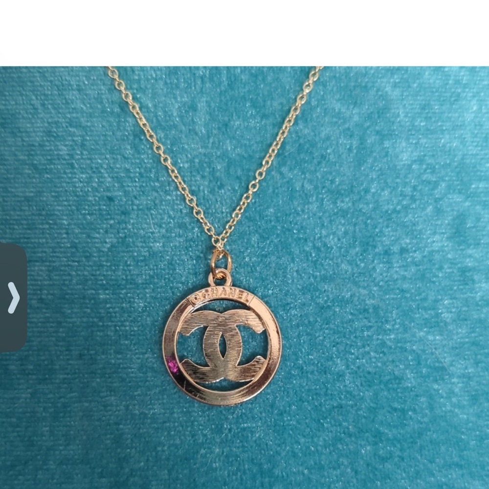 Gorgeous pendant on unbranded Necklace - Picture 2 of 2